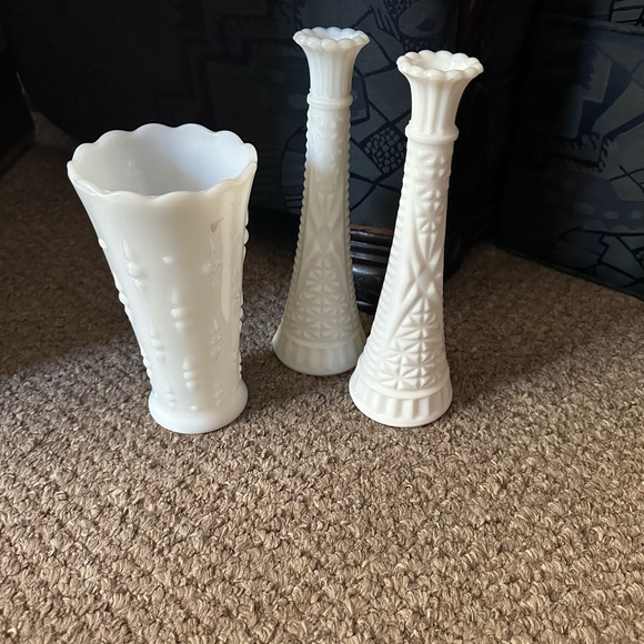 Happy Mother’s Day! Milk Glass Vases.. set of 3 - Picture 2 of 6